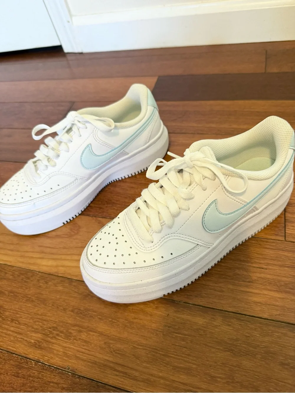 Nike women court